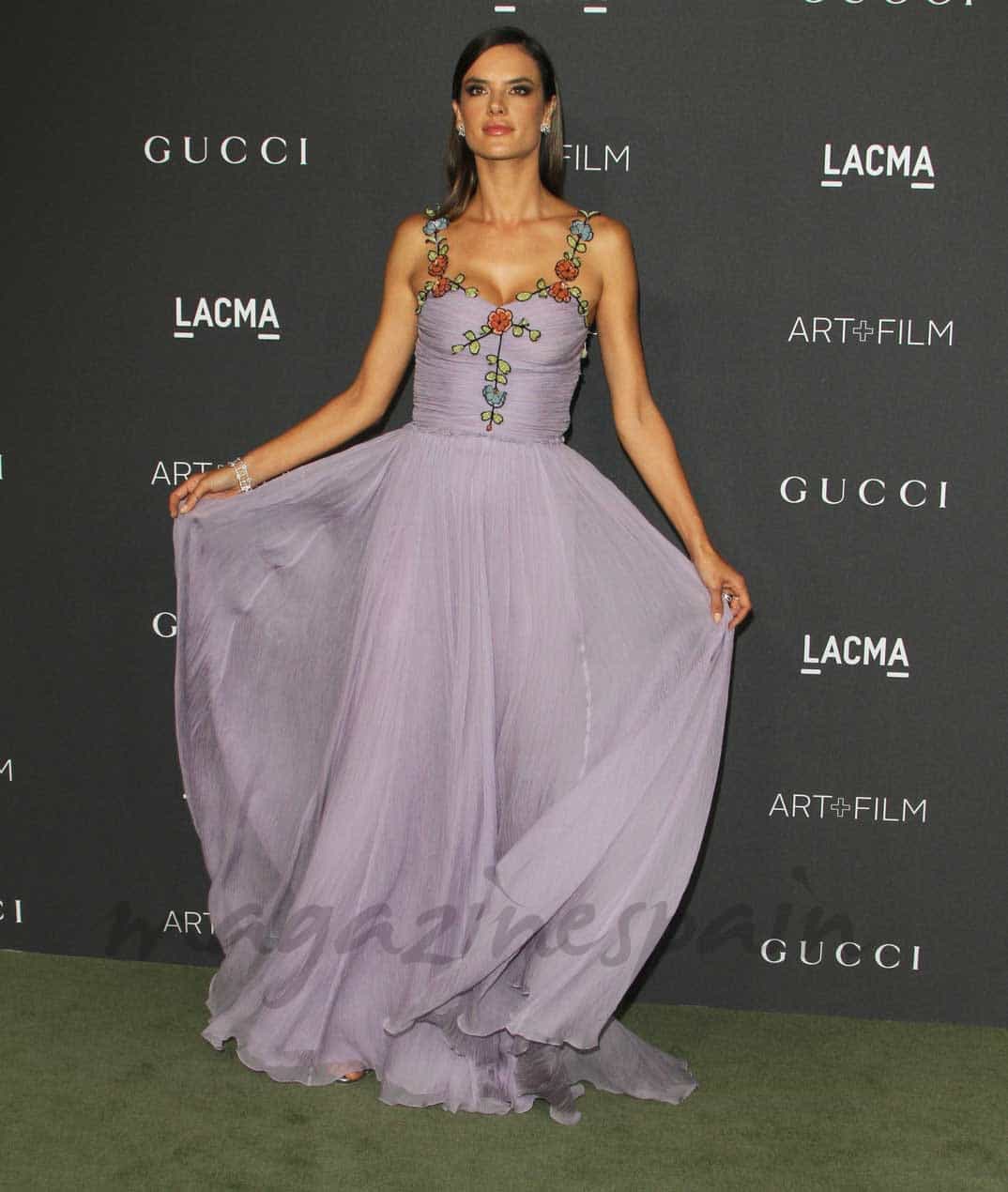 alessandra ambrosio en la gala facma