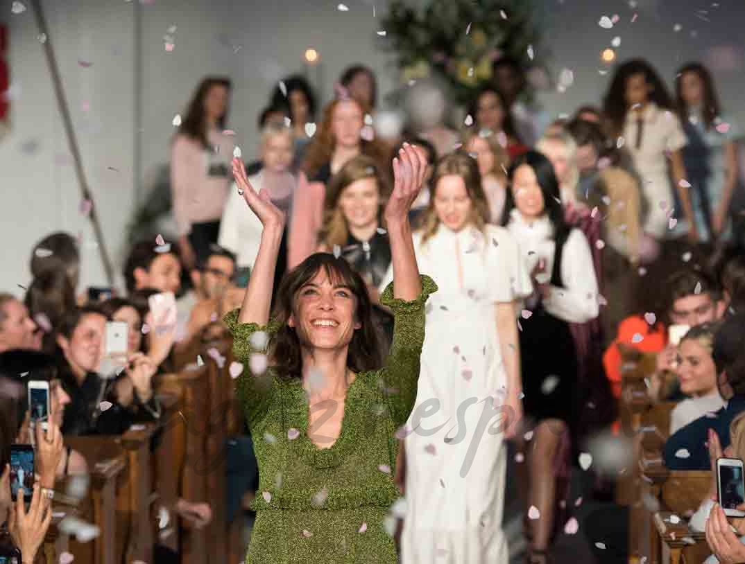 alexa chung debuta como diseñadora