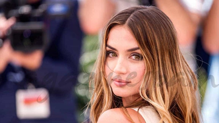 Ana de Armas contagia su simpatía en el Festival de cine de Cannes