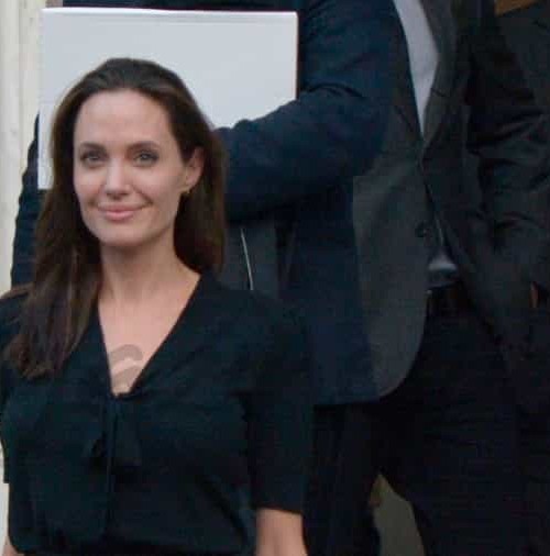 Angelina Jolie solidaria en el Pireo