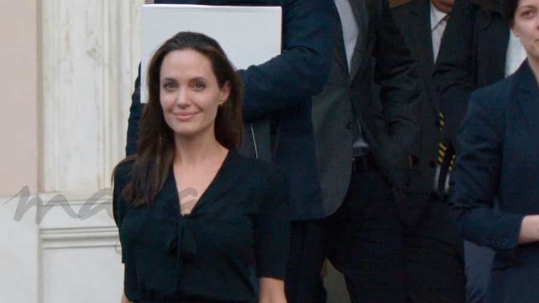 Angelina Jolie solidaria en el Pireo