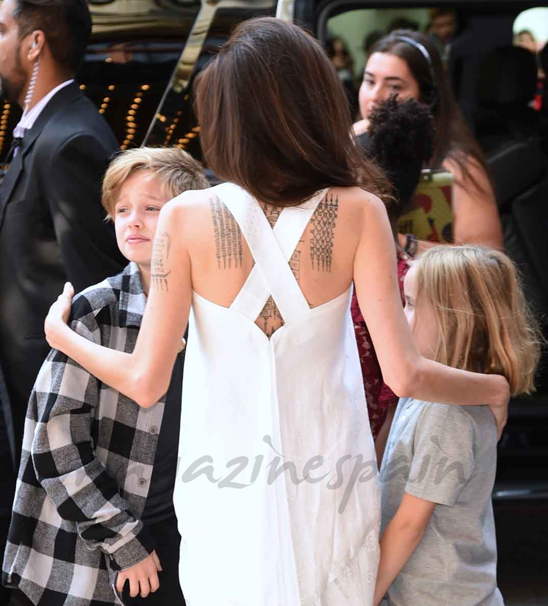 Angelina Jolie con sus hijos Zahara, Shiloh, Knox y Vivienne 