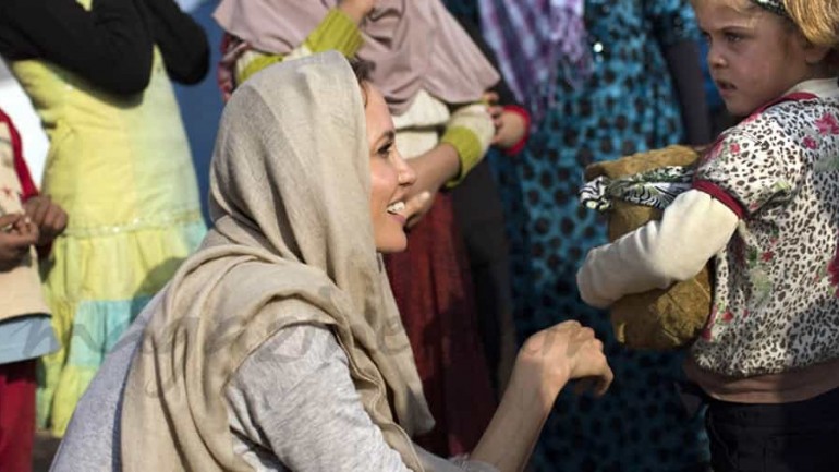 Angelina Jolie con los refugiados en Líbano