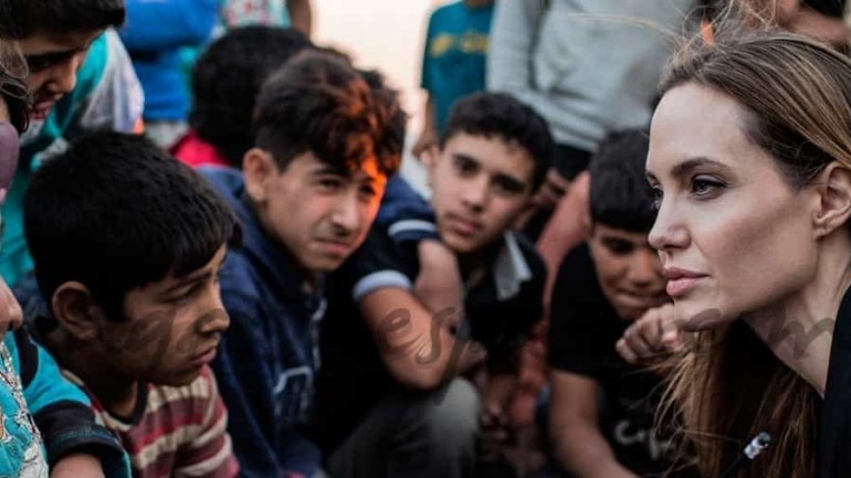 Angelina Jolie visita a los refugiados sirios en Jordania