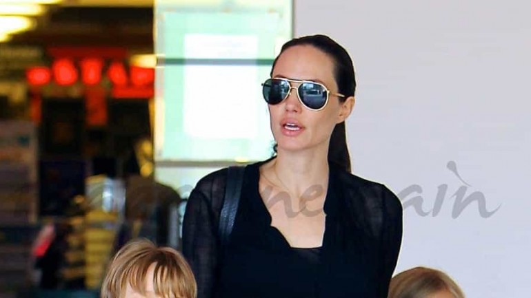 Angelina Jolie de compras, por el cumpleaños de sus gemelos