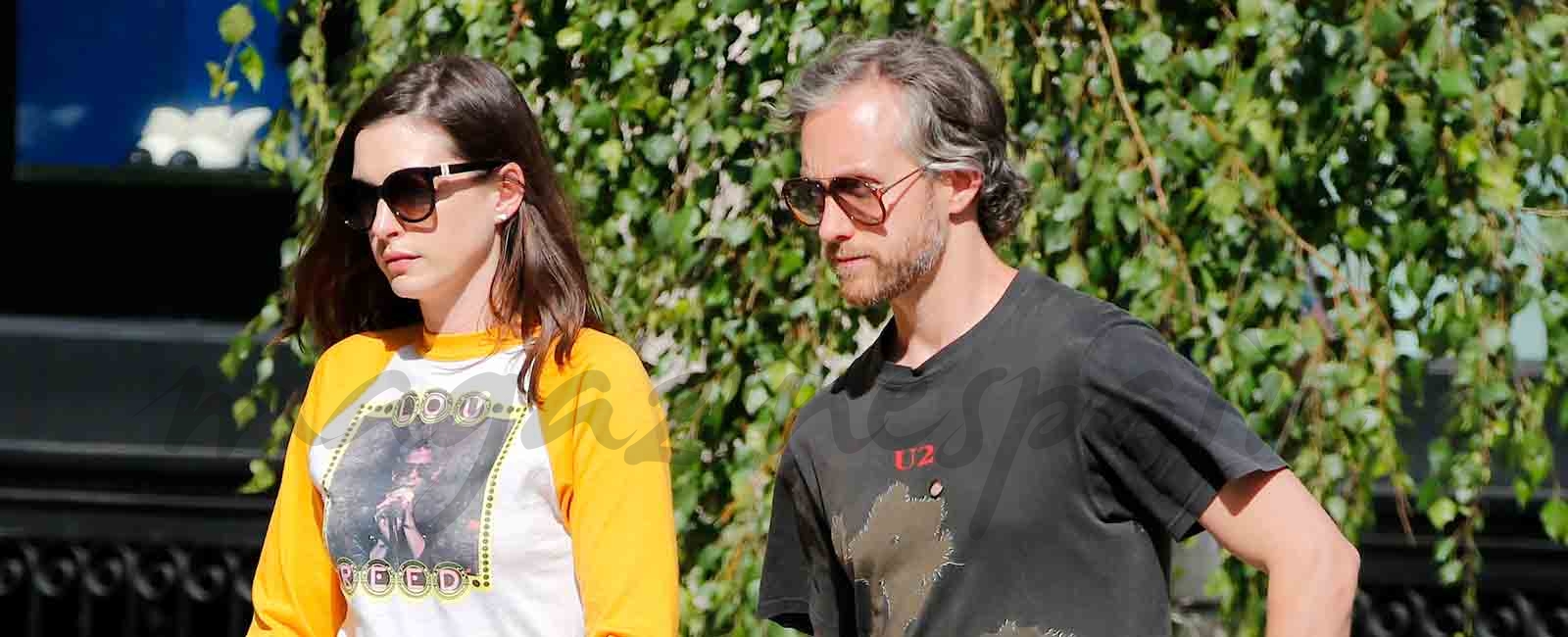 Anne Hathaway paseo en familia