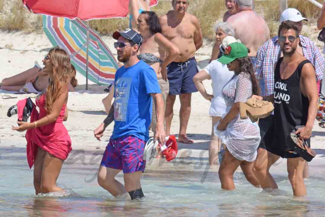 vacaciones en formentera familia de messi y fabregas