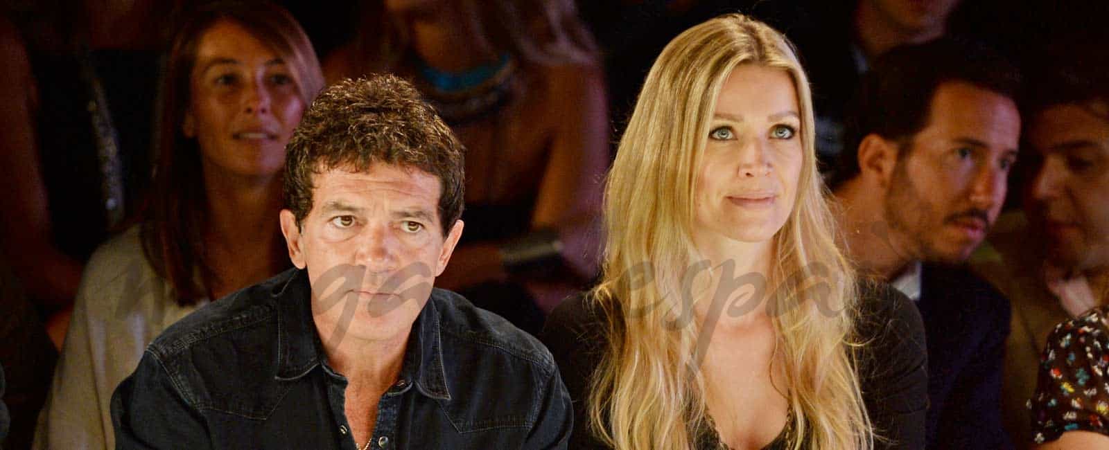 Antonio Banderas y Nicole Kimpel en la Miami Fashion Week