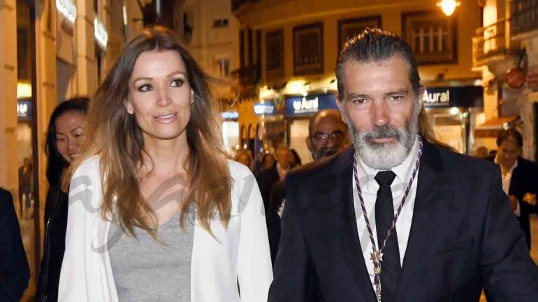 Antonio Banderas cumple su promesa ante la Virgen de las Lágrimas y Favores