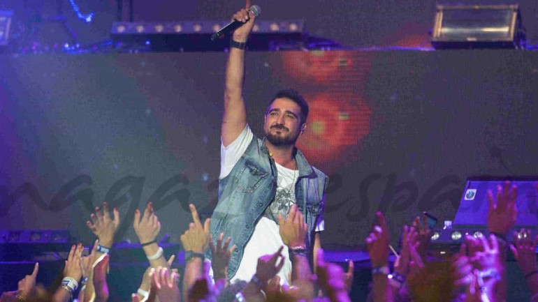 Antonio Orozco se rompe un tobillo en mitad de un concierto
