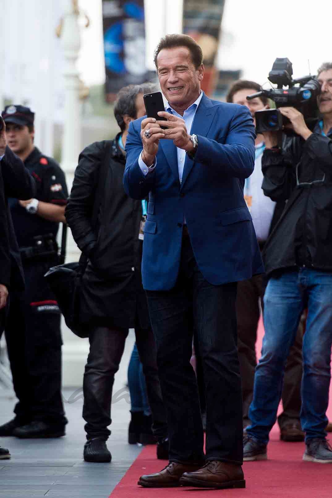 Arnold Schwarzenegger derrocha simpatia en el festival de cine de san sebastian