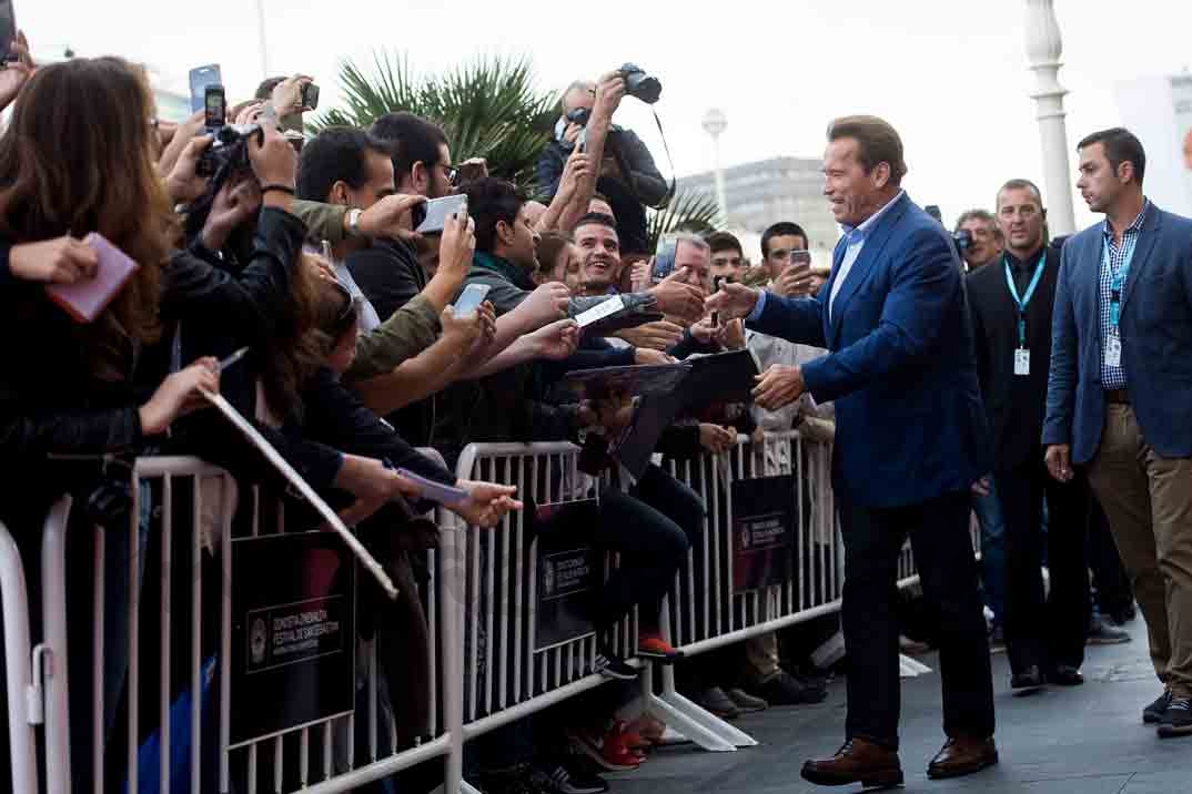 Arnold Schwarzenegger derrocha simpatia en el festival de cine de san sebastian