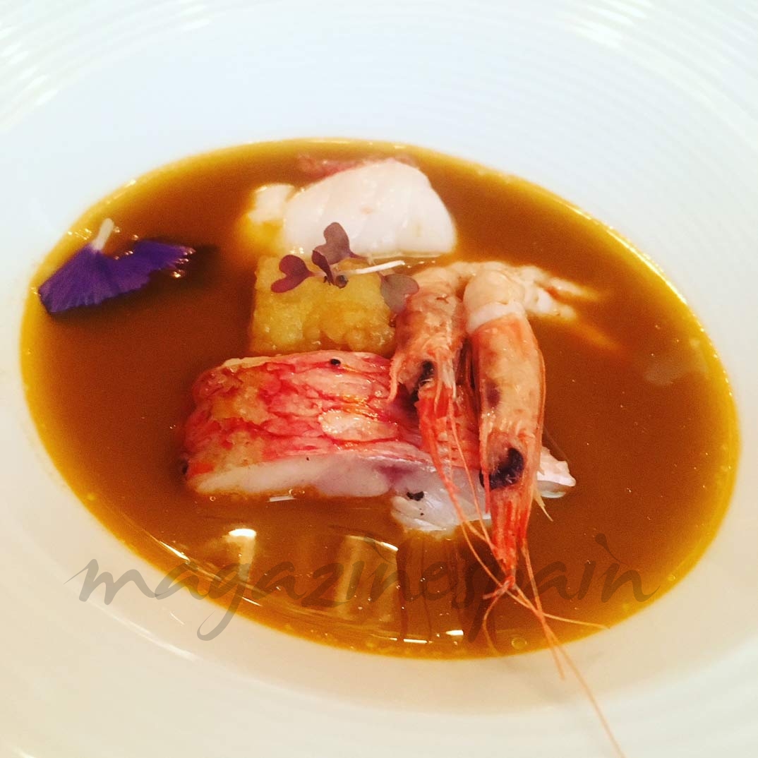 Sopa bullabesa, piel de naranja, salmonete y gallineta