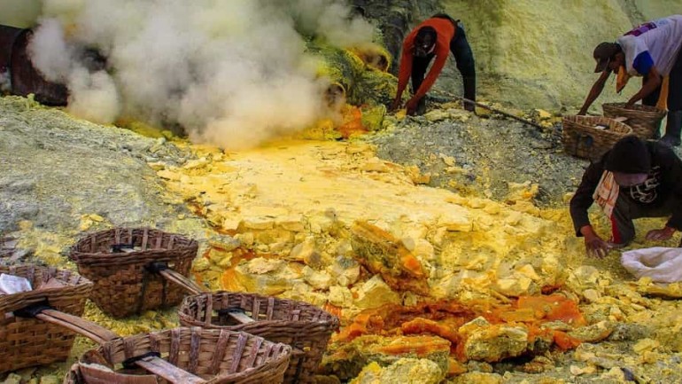 Azufre, bajamos al infierno