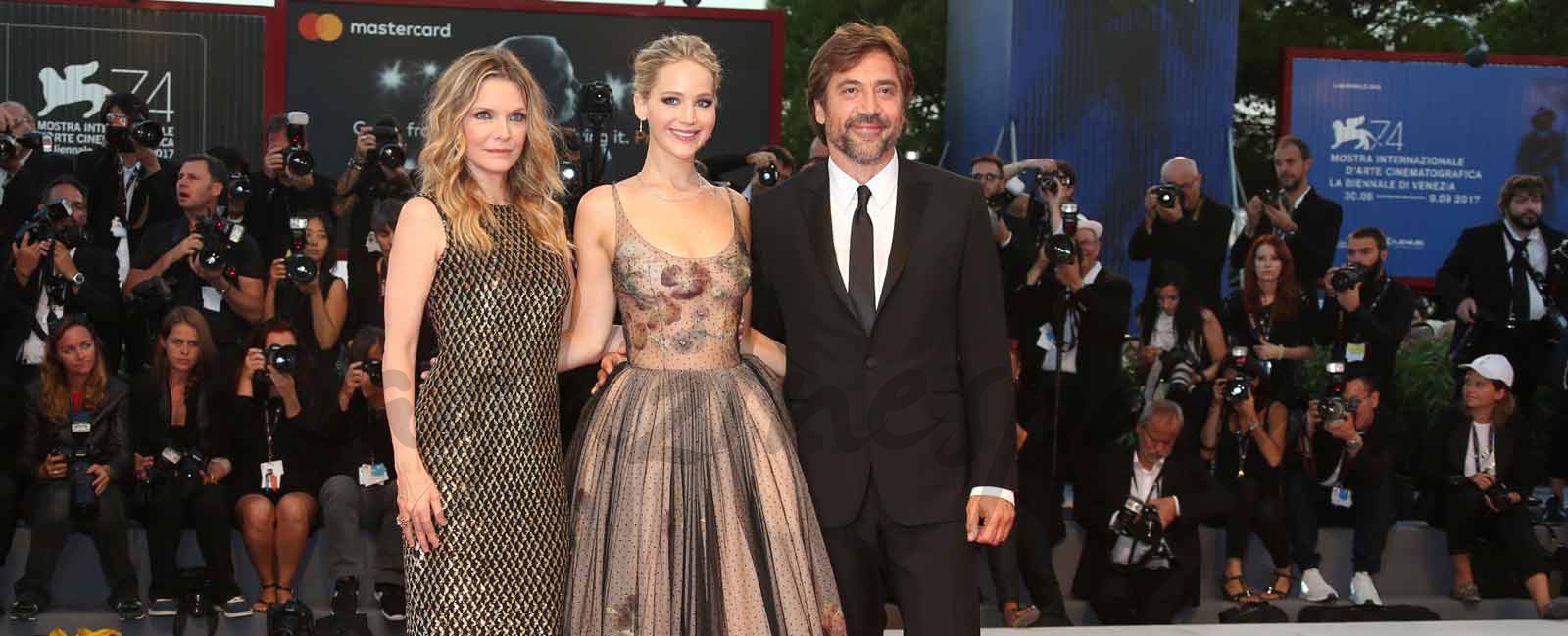 Javier Bardem, muy bien acompañado, presenta «Mother» en Venecia