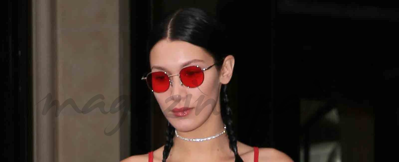 Bella Hadid apuesta por el rojo