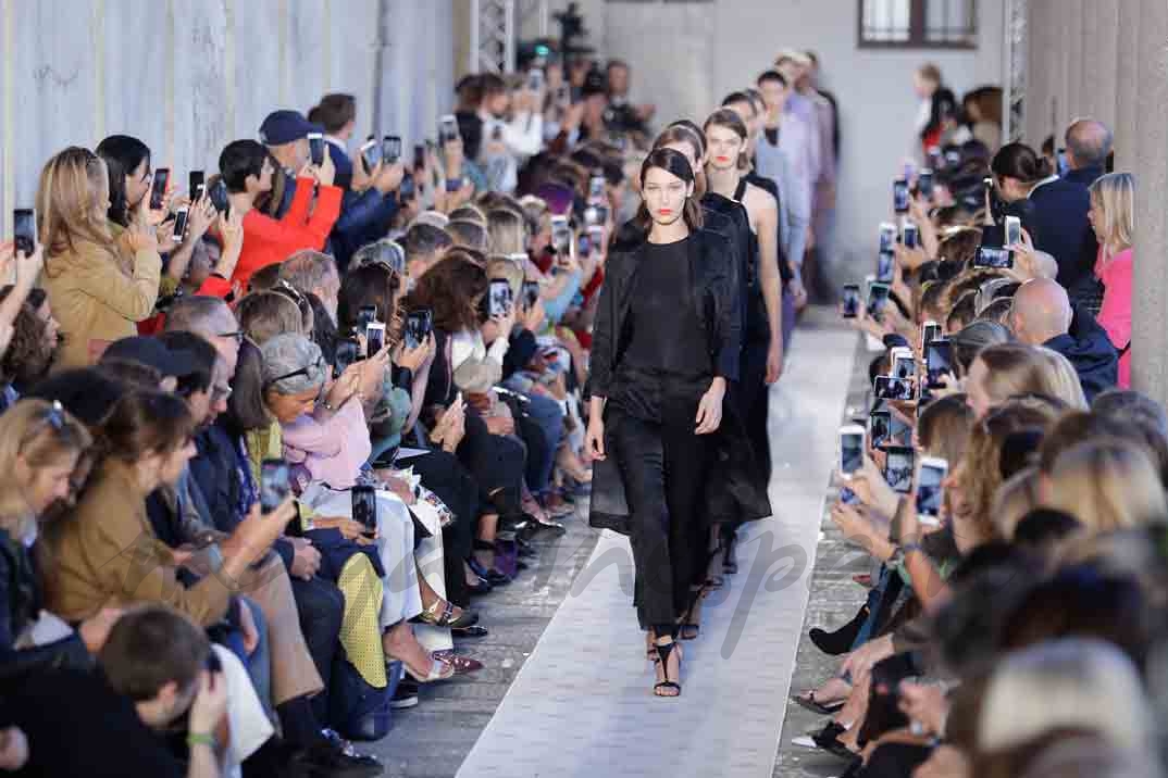 milan fashion week max mara y bella hadid