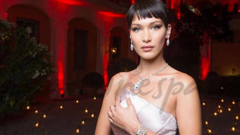 La claves del nuevo look de Bella Hadid ¡con flequillo!