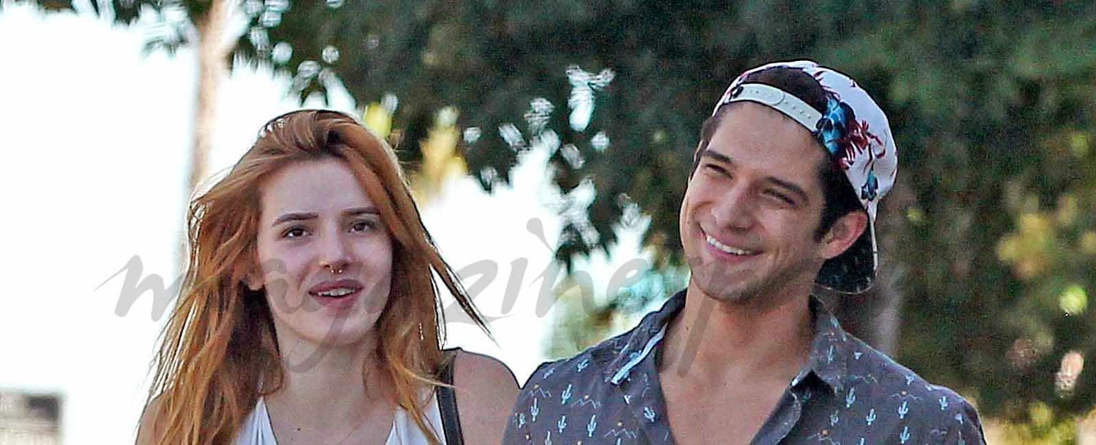 bella-thorne-y-tyler-posey posa para play boy