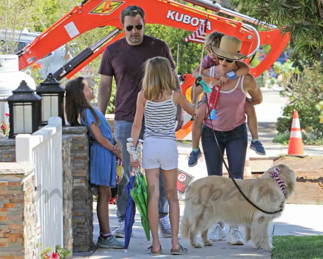 jennifer garner y ben affleck juntos con sus hijos celebran el 4 de julio