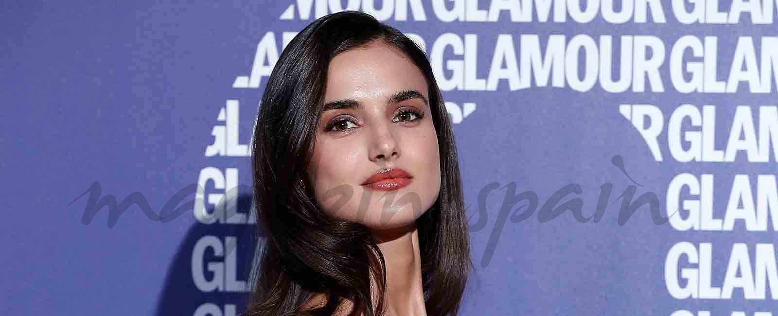 Blanca Padilla sorprende con su look de sexy bailarina en los Premios Glamour