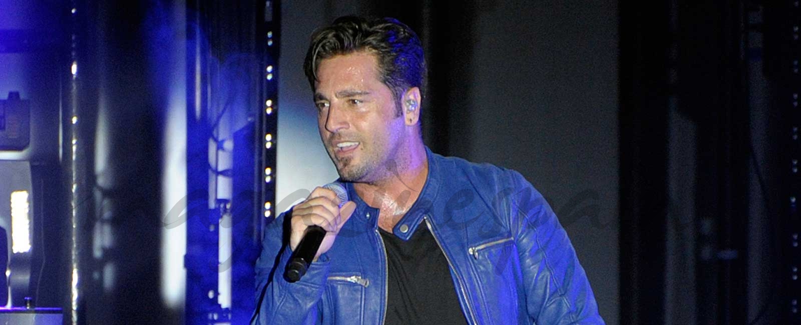 David Bustamante recuerda a las víctimas de Barcelona durante su concierto en Málaga