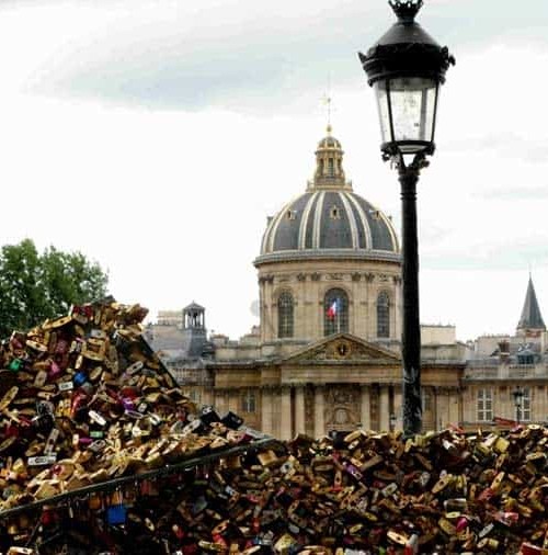 Los “candados del amor” le dicen adiós a París