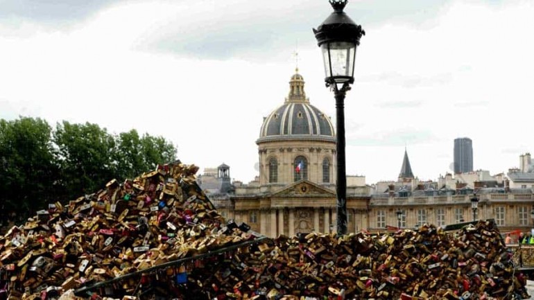 Los «candados del amor» le dicen adiós a París