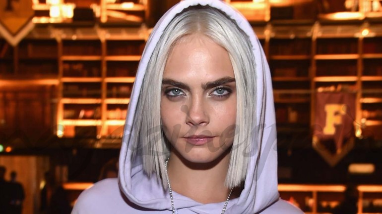 El nuevo look de Cara Delevingne en el desfile de Rihanna