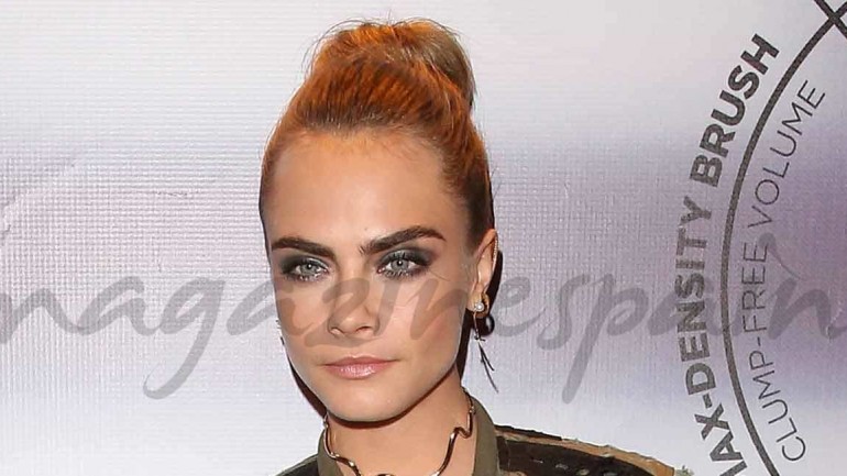 Cara Delevingne se tatúa una serpiente por su ex