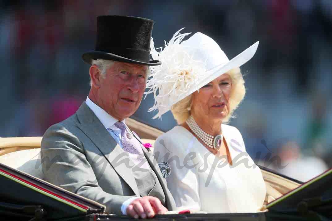 carlos de inglaterra y camila parker en ascot