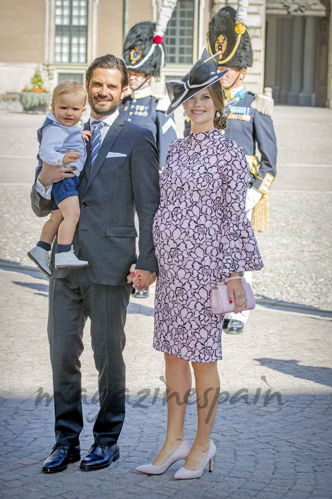 Carlos Felipe de Suecia con la princesa Sofía y el pequeño Alexander