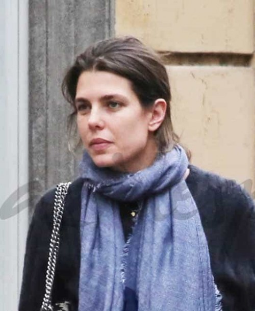 Carlota Casiraghi ejerce de madre