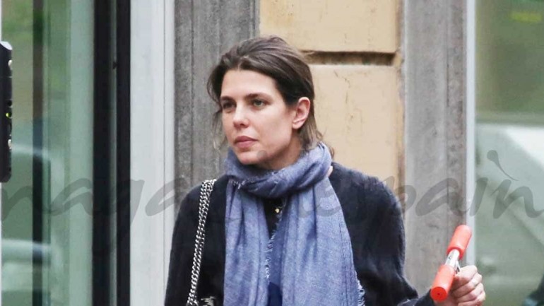 Carlota Casiraghi ejerce de madre