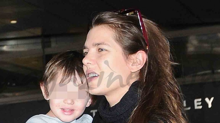 Carlota Casiraghi viaja a Los Ángeles con su hijo y su novio