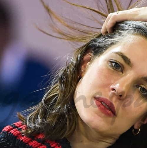 Carlota Casiraghi feliz en los premios Gucci Gold Cup 2015