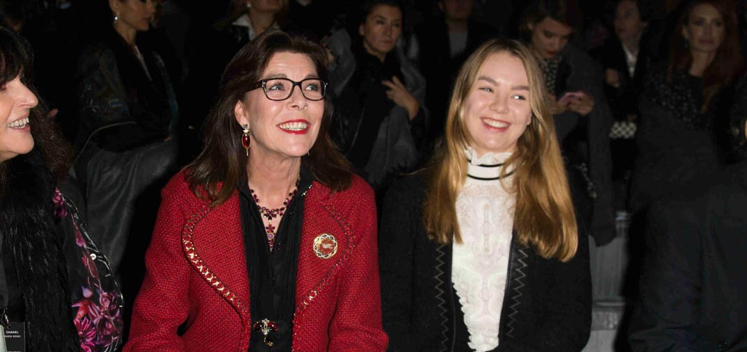 Carolina y Alexandra de Hannover en la colección Pre-Fall 2016 de Chanel