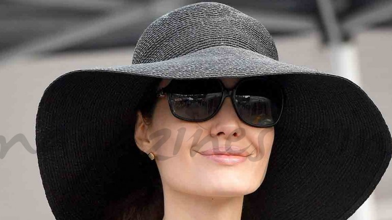 Angelina Jolie, compras navideñas con sus hijos