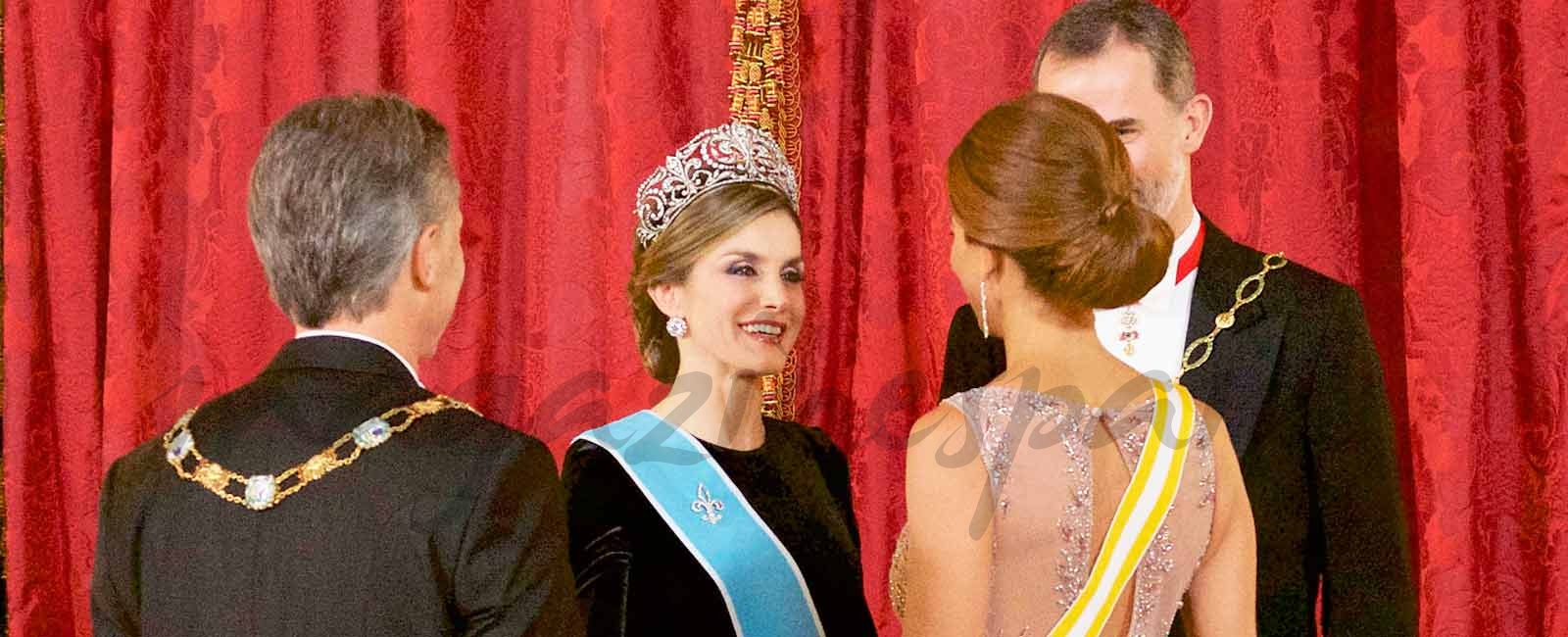La elegancia de la reina Letizia y Juliana Awada, de gala