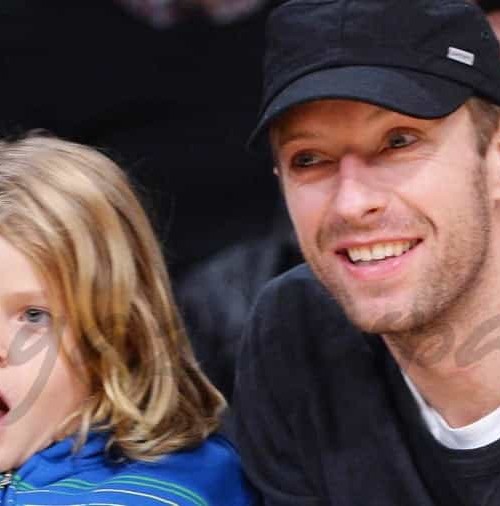 Chris Martin lleva a su hijo al basket