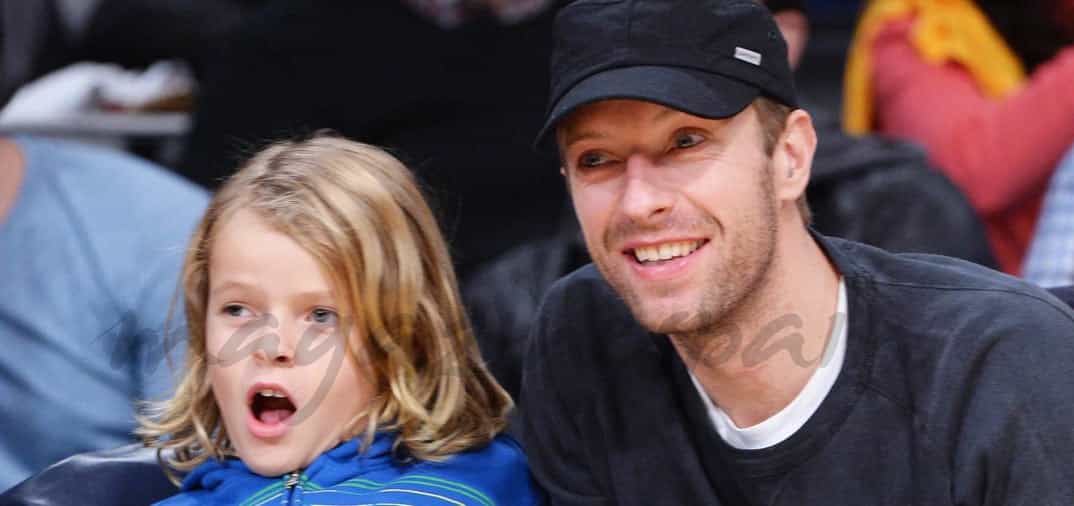 Chris Martin lleva a su hijo al basket