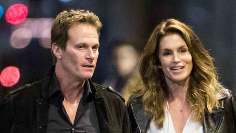 Cindy Crawford paseo en familia por París