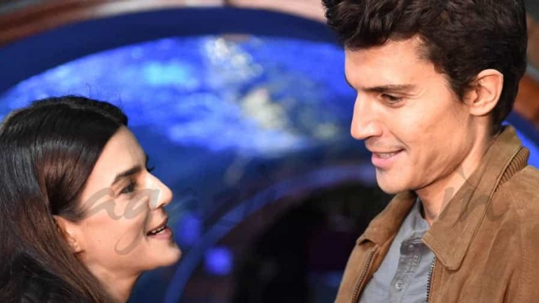 Clara Lago y Alex González ruedan, «Orbita 9»