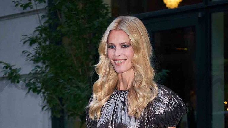 Claudia Schiffer, la mejor modelo de su colección de zapatos