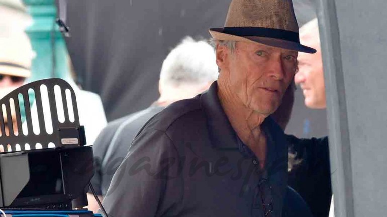 Clint Eastwood aparece en un evento con Jane Goodall y la imagen da la vuelta al mundo