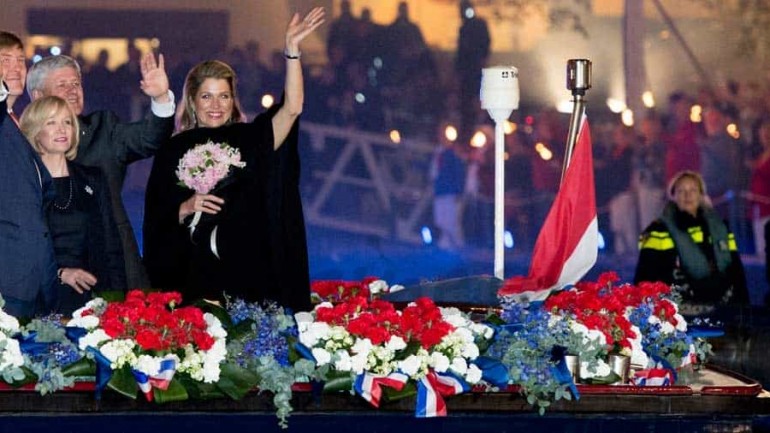 La reina Máxima, elegancia en negro de concierto