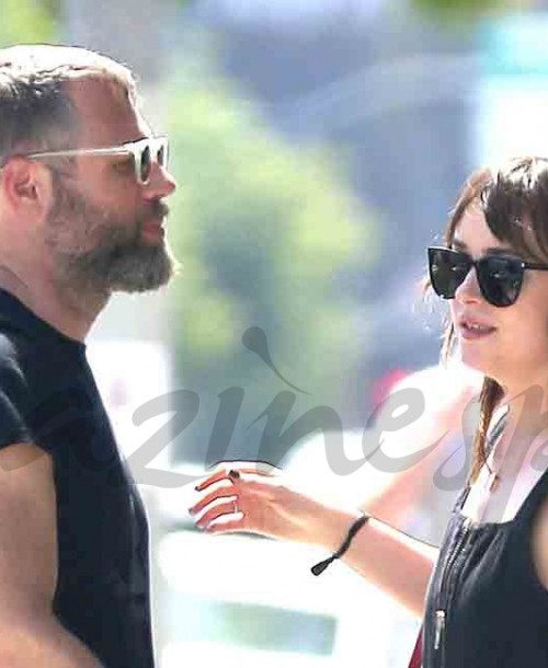 Dakota Johnson y su misterioso amigo