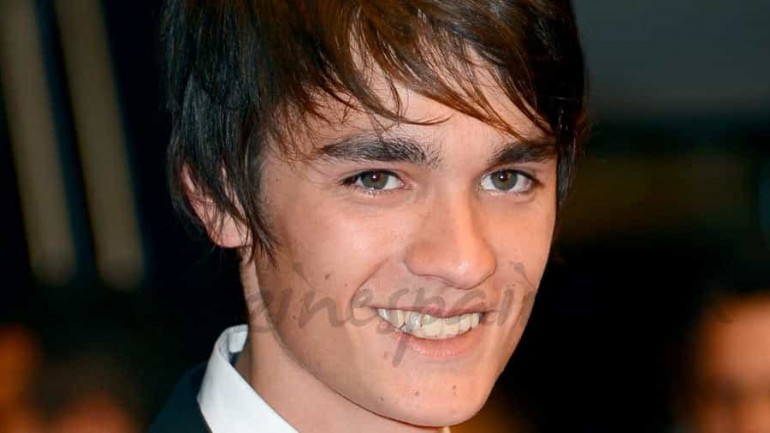 Alien Fabien, el hijo de Alain Delon, nuevo galán del cine francés