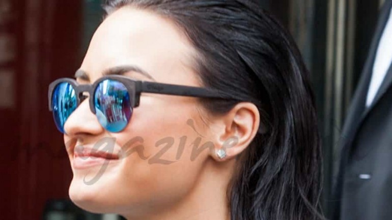 Demi Lovato presume de curvas