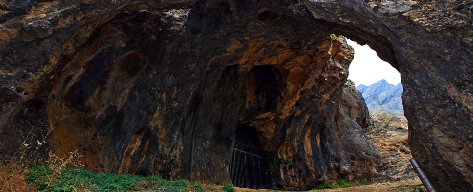 Ruta por el Desfiladero de los Calderones de Piedrasecha